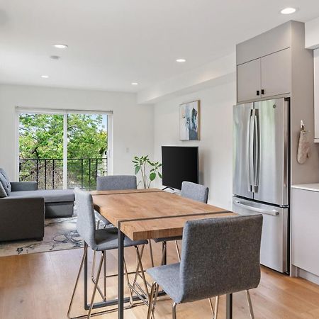 시애틀 Modern Two Story Townhouse Near Light Rail 아파트 외부 사진