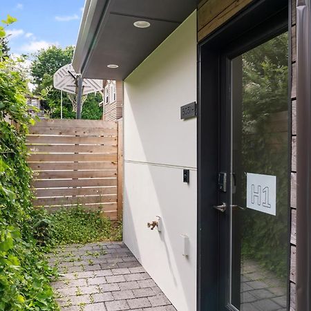 시애틀 Modern Two Story Townhouse Near Light Rail 아파트 외부 사진