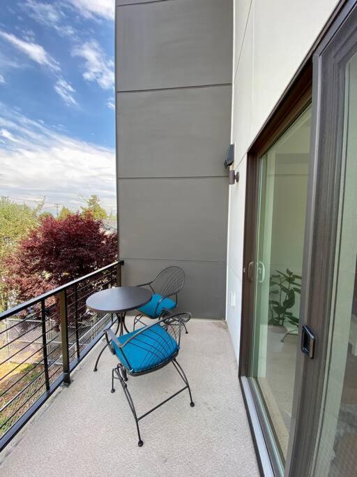 시애틀 Modern Two Story Townhouse Near Light Rail 아파트 외부 사진
