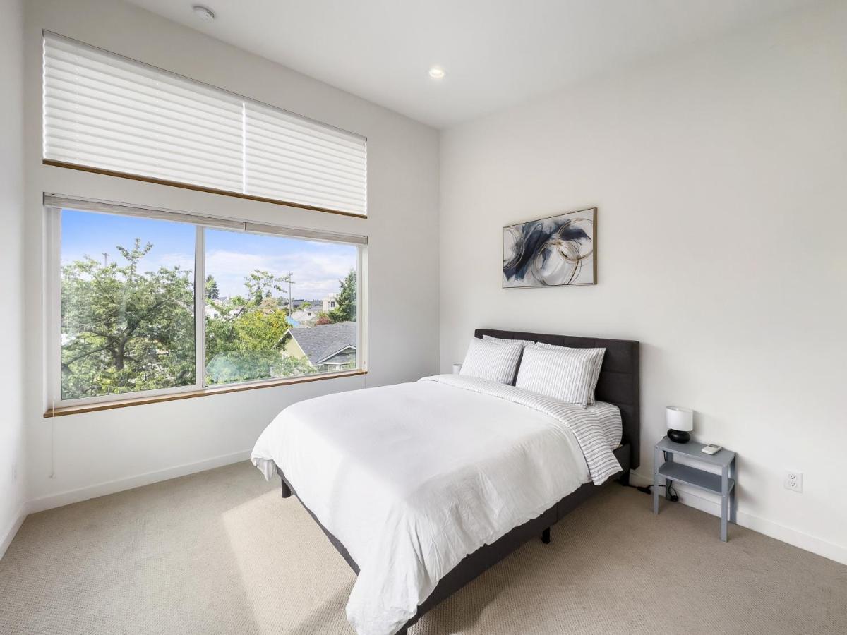 시애틀 Modern Two Story Townhouse Near Light Rail 아파트 외부 사진