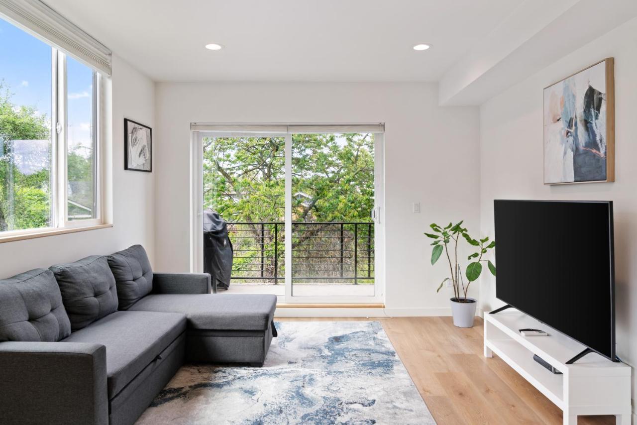 시애틀 Modern Two Story Townhouse Near Light Rail 아파트 외부 사진