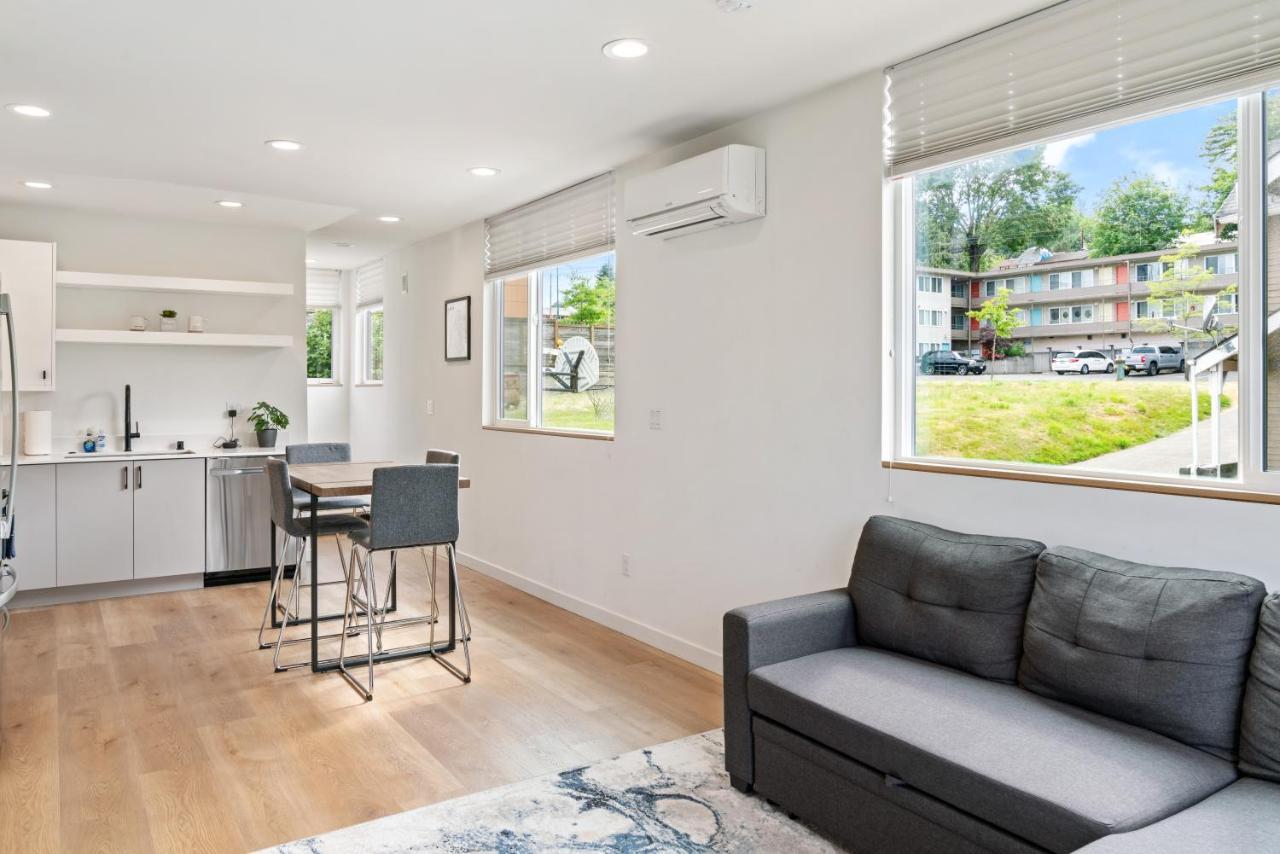 시애틀 Modern Two Story Townhouse Near Light Rail 아파트 외부 사진