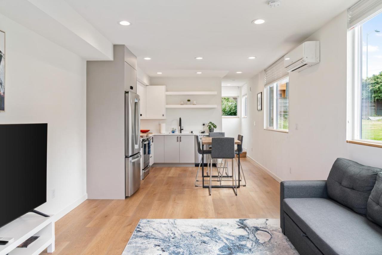 시애틀 Modern Two Story Townhouse Near Light Rail 아파트 외부 사진